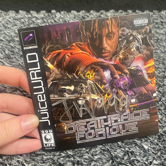 JuiceWrld Autograph CD album + shirt - Picture 3 of 7